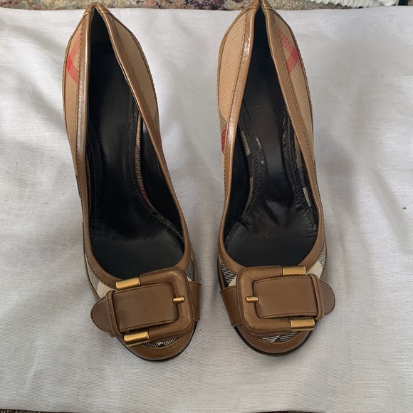 Burberry heels with buckle detail - Picture 8 of 8